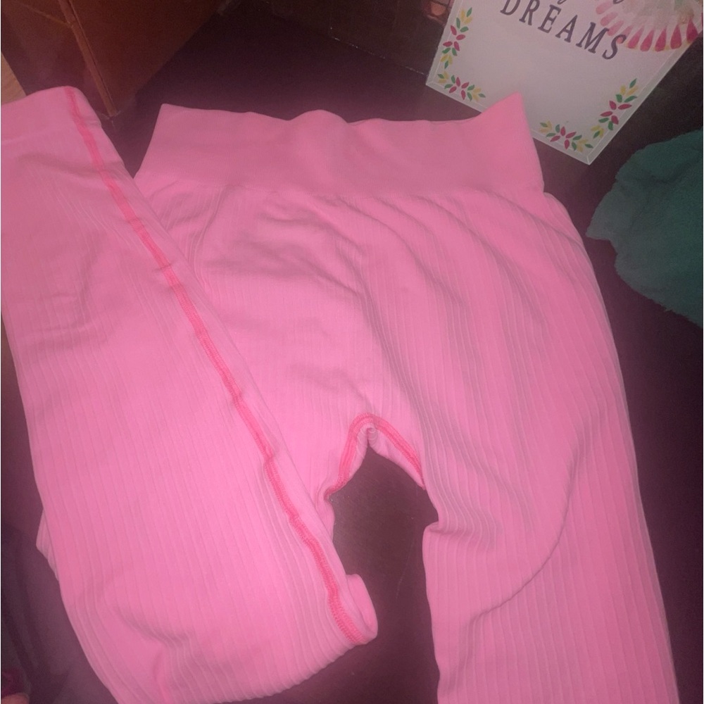 Pink ribbed leggings